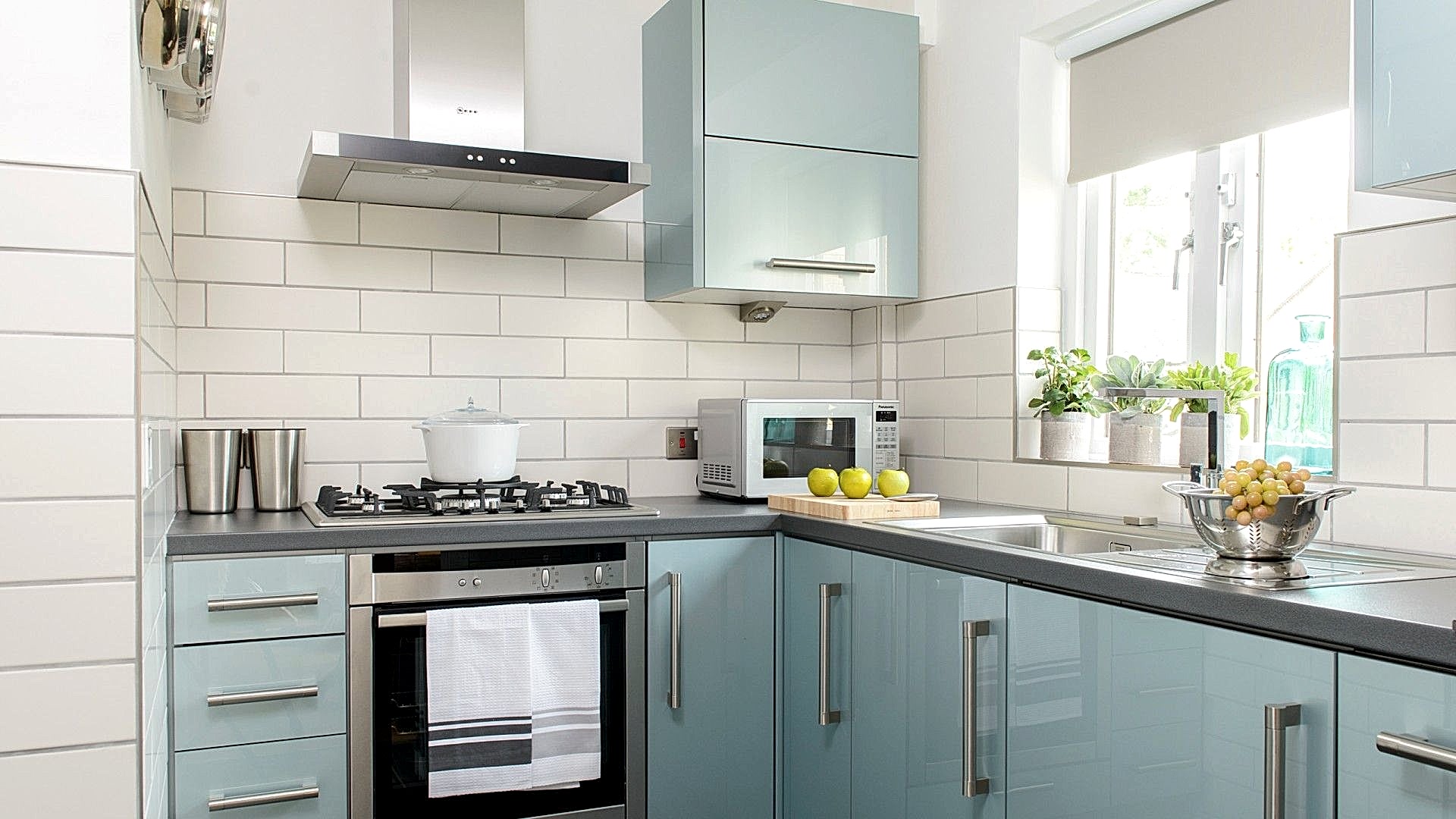 Как ухаживать за глянцевой кухней